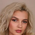 Irina (23) brutalno ubijena u vozu! Muškarac joj prišao iza leđa, izvadio nož i mahnito je ubadao: Isplivao uznemirujuć snimak…