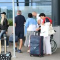 Legenda narodne muzike završila u kolicima: Triput pobedila rak, a sada viđeni tužni prizori na beogradskom aerodromu