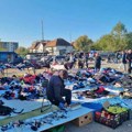 FOTO, VIDEO: Na buvljaku nema čega nema – od naočara do bistrenja svetske politike