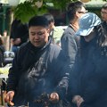 (Foto, video) Na uranku u Zvezdarskoj šumi i Kinezi: Jede se roštilj, ali i azijski specijaliteti na štapiću