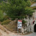 Mrak, voda i prolaz širok jedva dva metra: Jezivi tunel na hrvatskom ostrvu tera strah u kosti ali krije i jednu neobičnu tajnu…