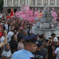 FT: Zbog rasprodaje obale Kušneru Albanci u uverenju da država tretira zemlju kao inventar za investicije, slična trgovina još…