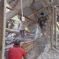 Baku živu izvukli iz ruševina tri dana nakon razornog zemljotresa: Čudo u Indoneziji