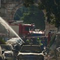 (Video) Snažna eksplozija u Atini! Uništena stambena zgrada, oštećeni automobili i prodavnice, ima povređenih