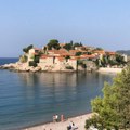 Na zaštitnom znaku crnogorskog turizma i dalje katanac – posmatranje kroz kapiju