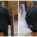 Mladoženja šokirao goste na venčanju porukom na mobilnom na telefonu (VIDEO)
