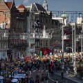 Desetine hiljade ljudi na klimatskom protestu u Amsterdamu, među učesnicima i Greta Tunberg