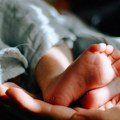 Pokrenut unutrašnji nadzor u bolnici u Sremskoj Mitrovici nakon smrti bebe