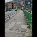 Pješački dio mosta u Novom Pazaru pun rupa (VIDEO)