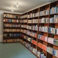 Humanitarna inicijativa: „Knjigom do osmeha“ donirala knjige biblioteci Okružnog zatvora u Novom Sadu