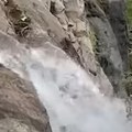 Čuveni vodopad u Kini sa vodom iz cevi!