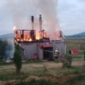 Udar groma spalio kuću do temelja: Jeziv prizor nakon nevremena: Buktinja progutala sve, stradalo i nekoliko životinja (foto)