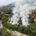 "Miris paljevine, gust i crn dim šire se gradom"! Izbio ogroman požar u Lučanima