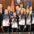 Osnovci iz Srbije u Parizu osvojili srebrnu medalju na takmičenju o saobraćaju