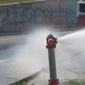 Kao da nije bilo dosta kiše: Hidrant "prs'o" na Zvezdari
