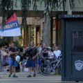Protest ispred Policijske stanice Novi Beograd, studenti u blokadi traže oslobađanje uhapšenih