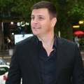 Voleo glumicu i voditeljku, a ovakve žene ne dolaze u obzir kod njega: Vuk Kostić važi za večitog neženju, a ovakvu bi oženio…
