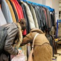 Kupio kožnu jaknu u second hand radnji za 4 evra, a onda u džepu pronašao nešto što ga je šokiralo: "Nemoguće da je neko ovo…