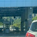 Filmska potera na granici: Bosanac u BMW-u probio rampu, policija ga stigla tek kod Surčina