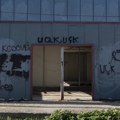 U blizini crkve u selu Batuse kod Kosova Polja osvanuli grafiti „UČK“