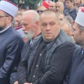 (Фото) син, Дино Мерлин и седморица ефендија у првом реду: Потресне сцене на сахрани Халида Бешлића: Преко 50.000 људи стиже…