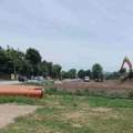 Počelo uređenje terena za novi Lidl u Sremskoj Mitrovici: Priprema se gradilište kod Katoličkog groblja