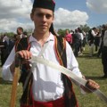 Селиште у Буковцу данас постаје позорница старих обичаја: Ко ће однети победу у косидби?