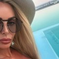 Bojana Lazić pokazala majku, svi komentarišu koliko liče! Uživaju na moru, voditeljka "gori" u bikiniju