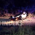 Automobil se prevrnuo na krov kod Novog Pazara: jedna osoba povređena