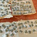 Policija otkrila stan pun droge na Čukarici: Uhapšen osumnjičeni (19), sa njim u stanu i maloletnik!