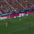 (VIDEO) Kome puštaš loptu? Dmitrovićev saigrač kaznio veliki kiks