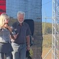 Naša pevačica doživela užas na privatnom veselju: Mladoženjin deda je hteo na stolu, pa je vukao kroz šator