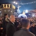 "Nema važnije od zdravlja naših žena" Predsednika Vučića dočekao ogroman broj građana u Surdulici (VIDEO)
