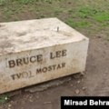 Istraga zbog 'nestanka' statue Bruce Leeja u Mostaru