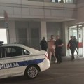 Ekskluzivan snimak! Marka Miljkovića policija odvodi iz Urgentnog, on psuje i preti: "Kad me puste..."