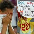 On je zaplakao, a za njim i ceo stadion: Ovakvu ljubav fudbal ne pamti! (video)