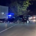 Udes kod Tutina: Jedna osoba teško povređena kada je auto udario u kamion