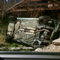 Automobil se prevrnuo na krov, jedna osoba povređena Nezgoda u Beočinu