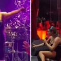 Ana Nikolić završila na podu bine usred pesme u Banjaluci i nastavila da peva: Evo kako je reagovala publika