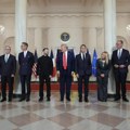 Počeo istorijski sastanak Trampa i Zelenskog Pljušte snažne izjave američkog predsednika, jedan detalj privukao pažnju celog…