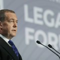 "Galski petao bez mozga nikako da se smiri": Medvedev odgovorio Makronu: Rusija neće prihvatiti takve bezbednosne garancije!