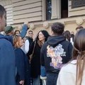 Tri nastavnika Valjevske gimnazije dobila otkaz, skup podrške ispred škole