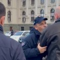 Incidenti ispred Skupštine: Naguravanje poslanika opozicije sa policijom, pokušali kroz Ćacilend da uđu u parlament