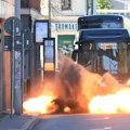 Погледајте експлозију ручне гранате у центру Малмеа усред дана! "Срећа да није било много људи" (видео)