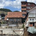 (Video) Probudio ih je snažan prasak, kuća je počela da puca, a onda se urušila! Četiri porodice u Novom Pazaru ostale bez…