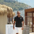 Veza sa pevačicom je ovog poznatog muškarca odvela u propast: Bio najpoželjniji na estradi, pa se odselio iz Srbije