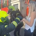 Mladoženja stigao uz sirene, aplauz krenuo i pre nego što je kleknuo: Nesvakidašnja prosidba u Mostaru