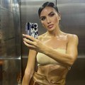 Kožne pantalone, go stomak i bez brushaltera: Brutalno izdanje Sindi Models, opalila selfi, a zbog ove fotke mreže se usijale…