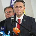 „Vučić očito nervozan“: Bećirović tvrdi da je „saradnik Šešelja i učesnik u varvarskoj opsadi Sarajeva poslednja…