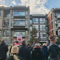 FOTO, VIDEO: Učesnici protesta kod Filozofskog fakulteta uputili podršku studentima u blokadi